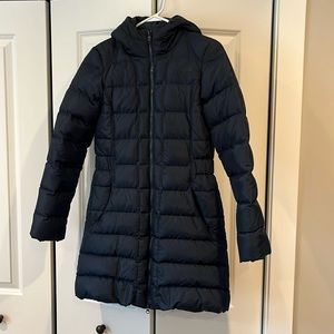 North Face navy blue long puffer. So warm & in great condition! Size small